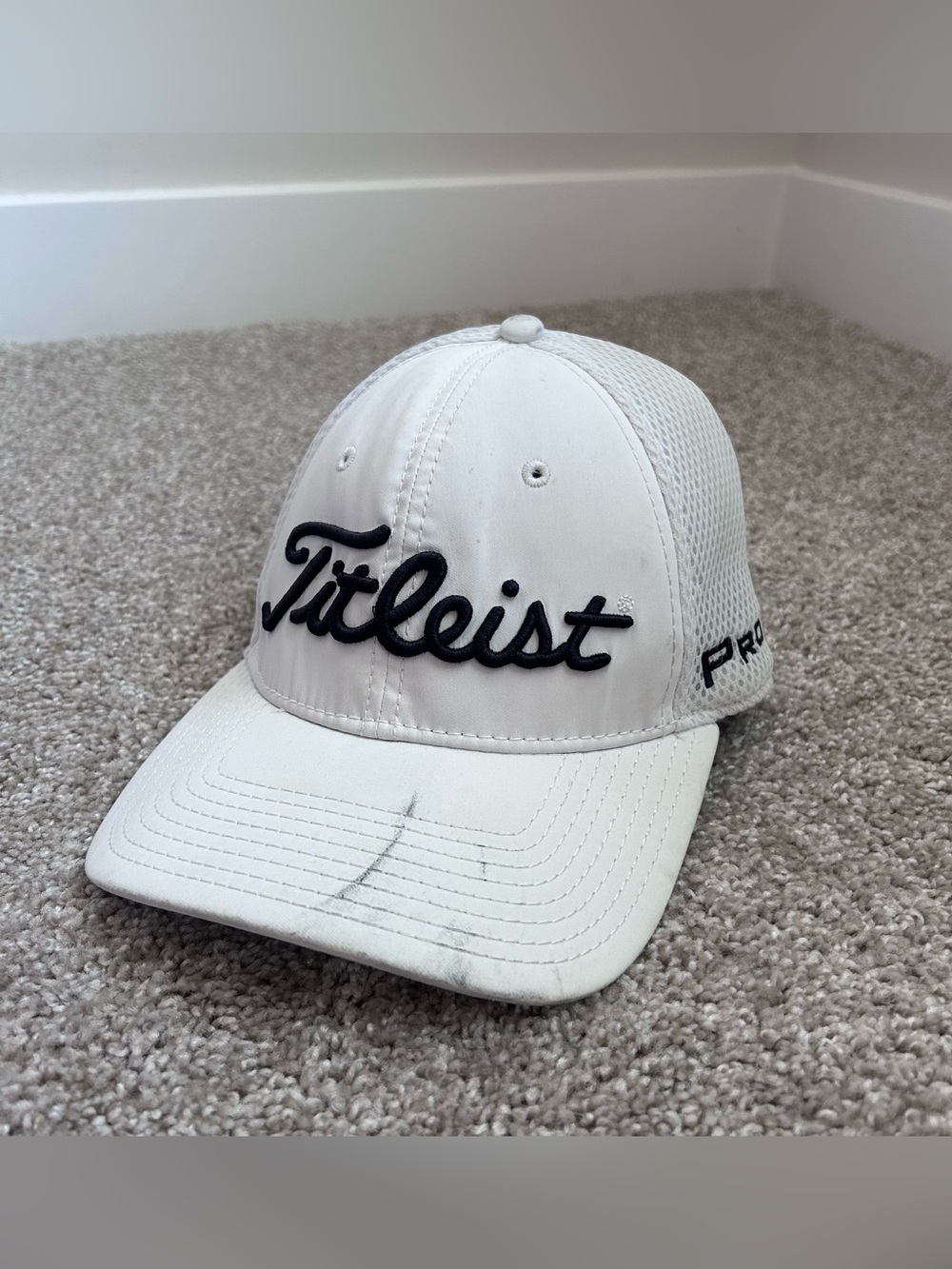 Titleist New Era Golf Hat Tour Performance Mesh Fitted L/XL White Pro V1 FootJoy
